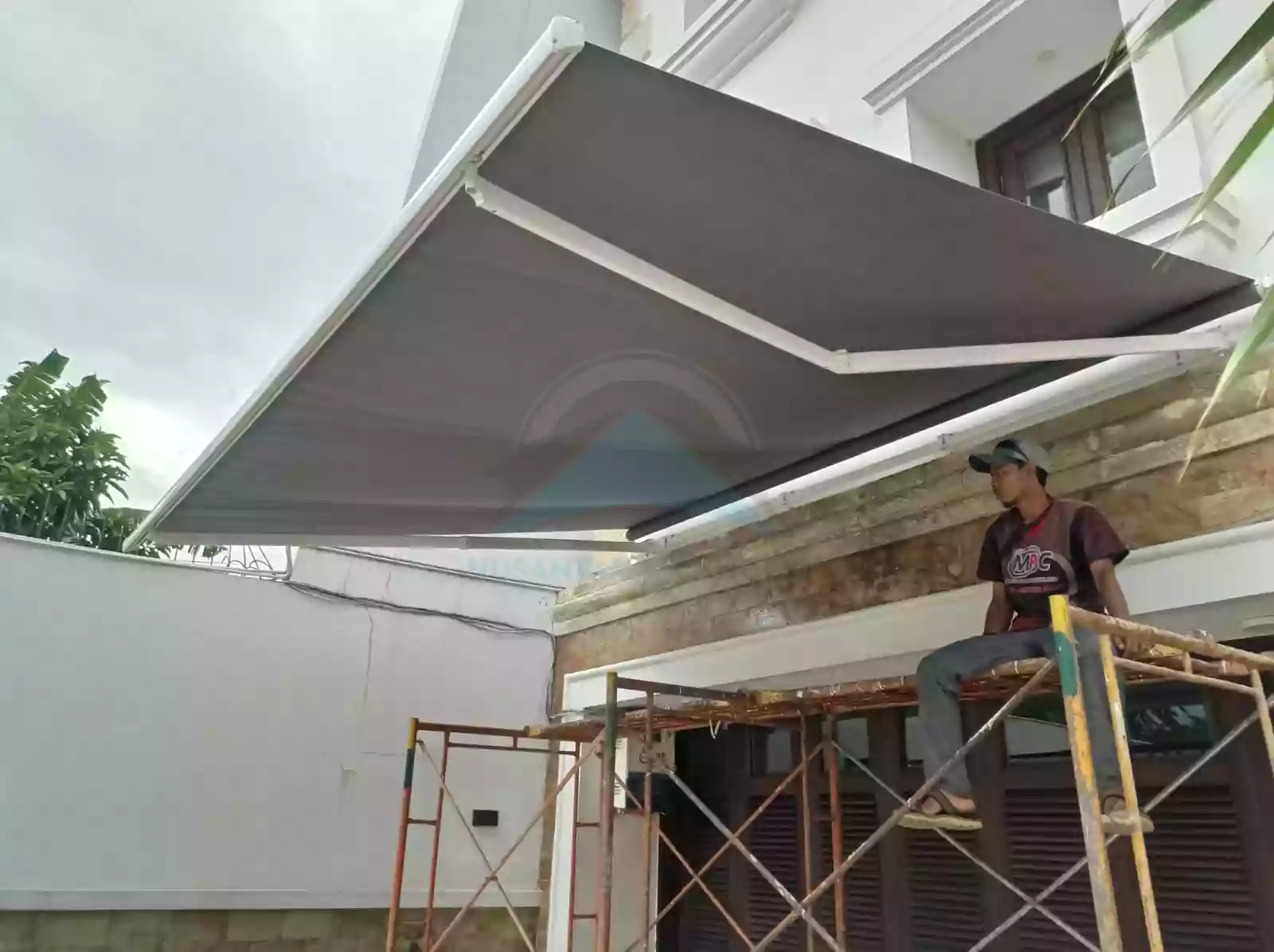 Pemasangan awning gulung - Proyek 2