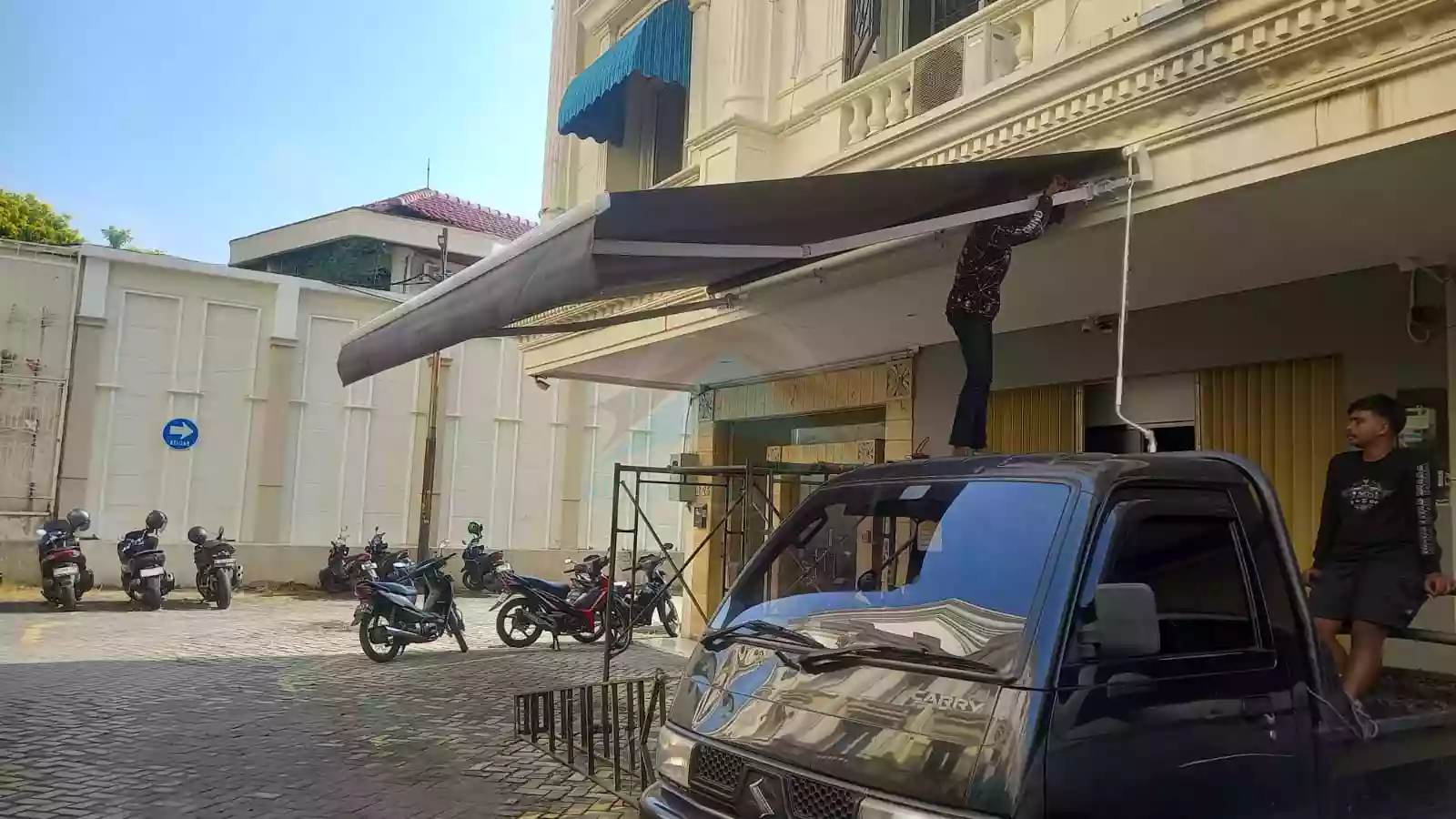 Pemasangan awning gulung - Proyek 14