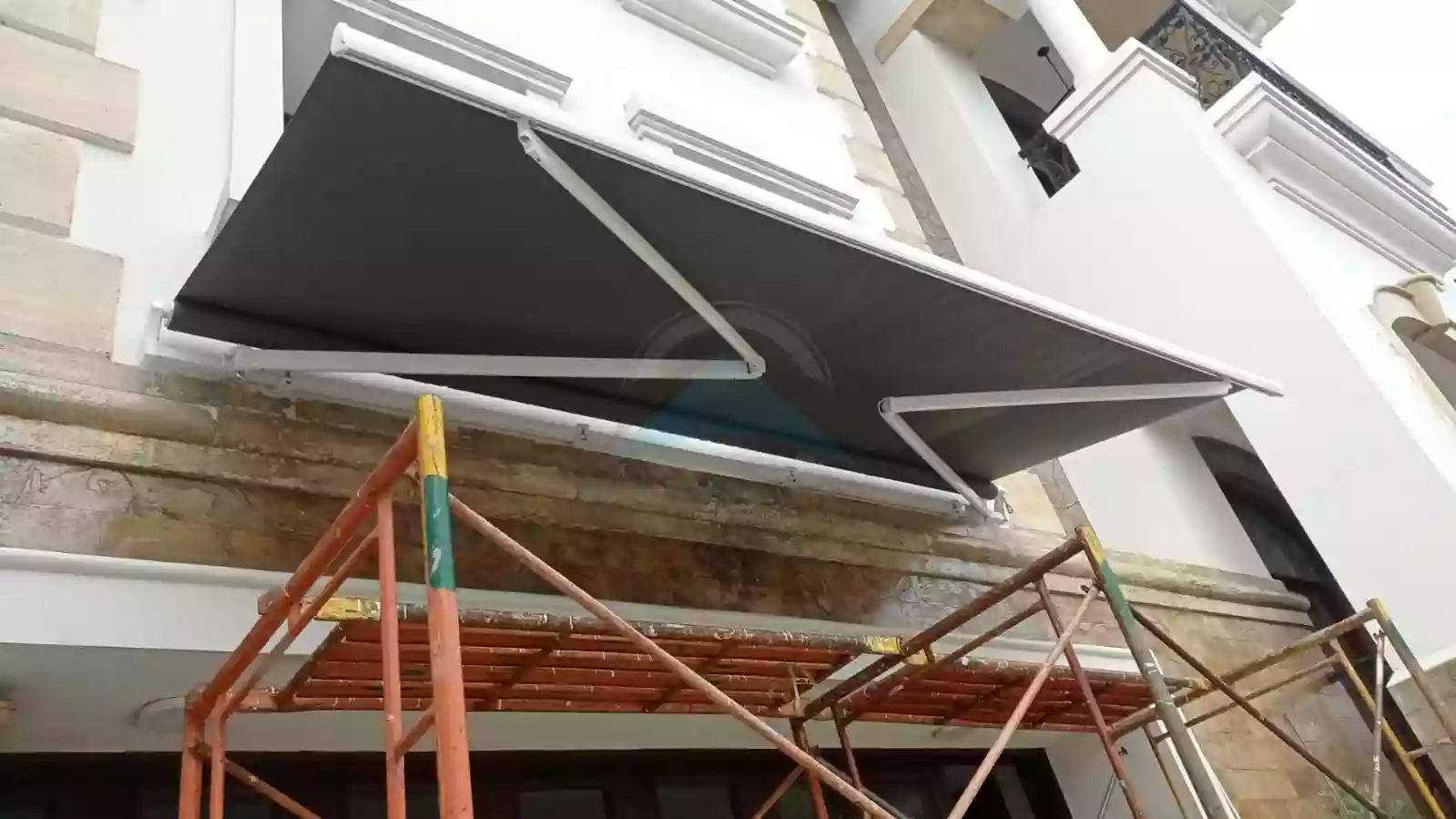 Pemasangan awning gulung - Proyek 4
