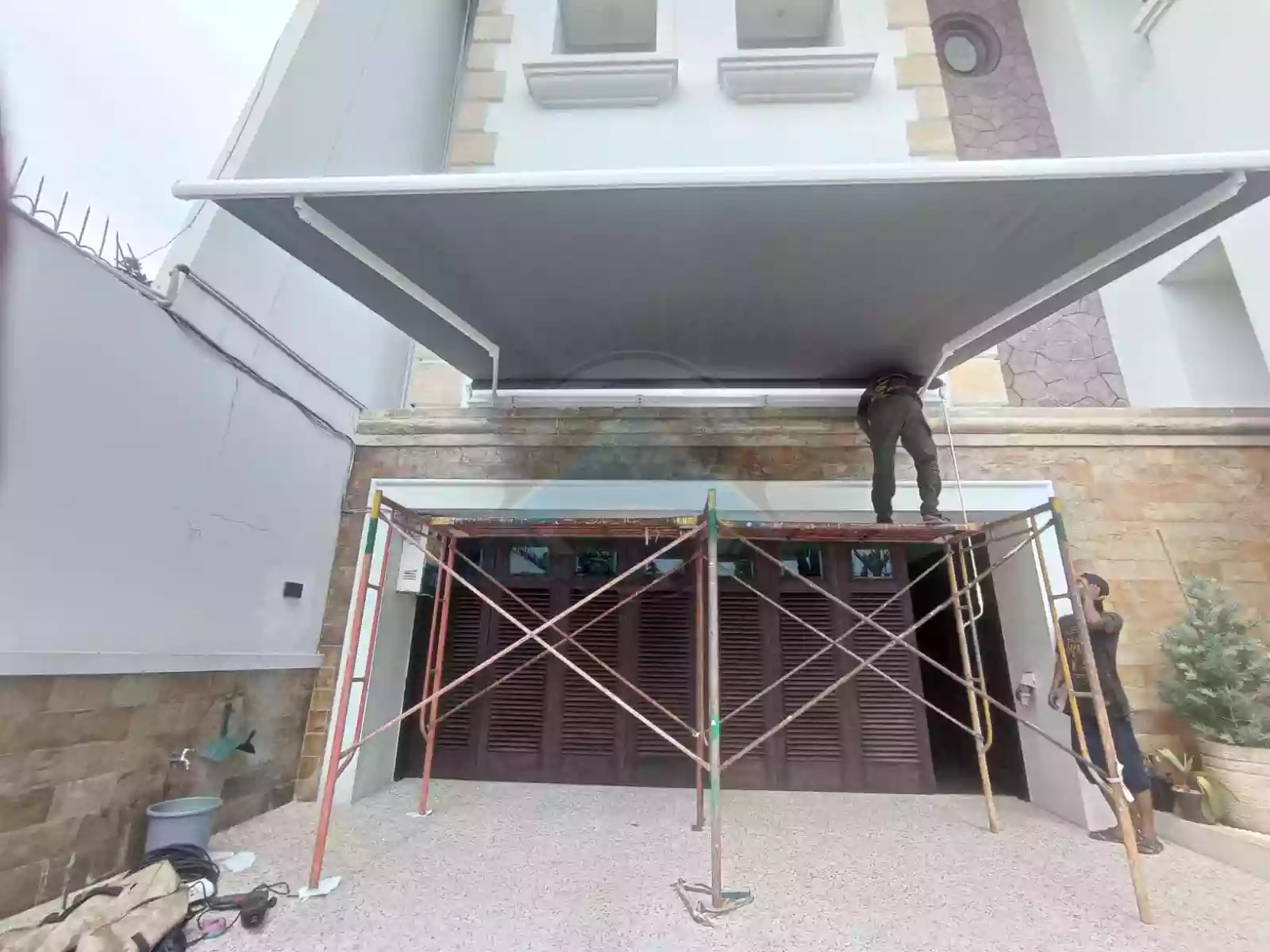 Pemasangan awning gulung - Proyek 7
